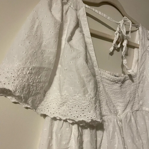 Old Navy White Swiss Dot Flutter Sleeve Tie Back Top Medium Petite - Picture 10 of 12